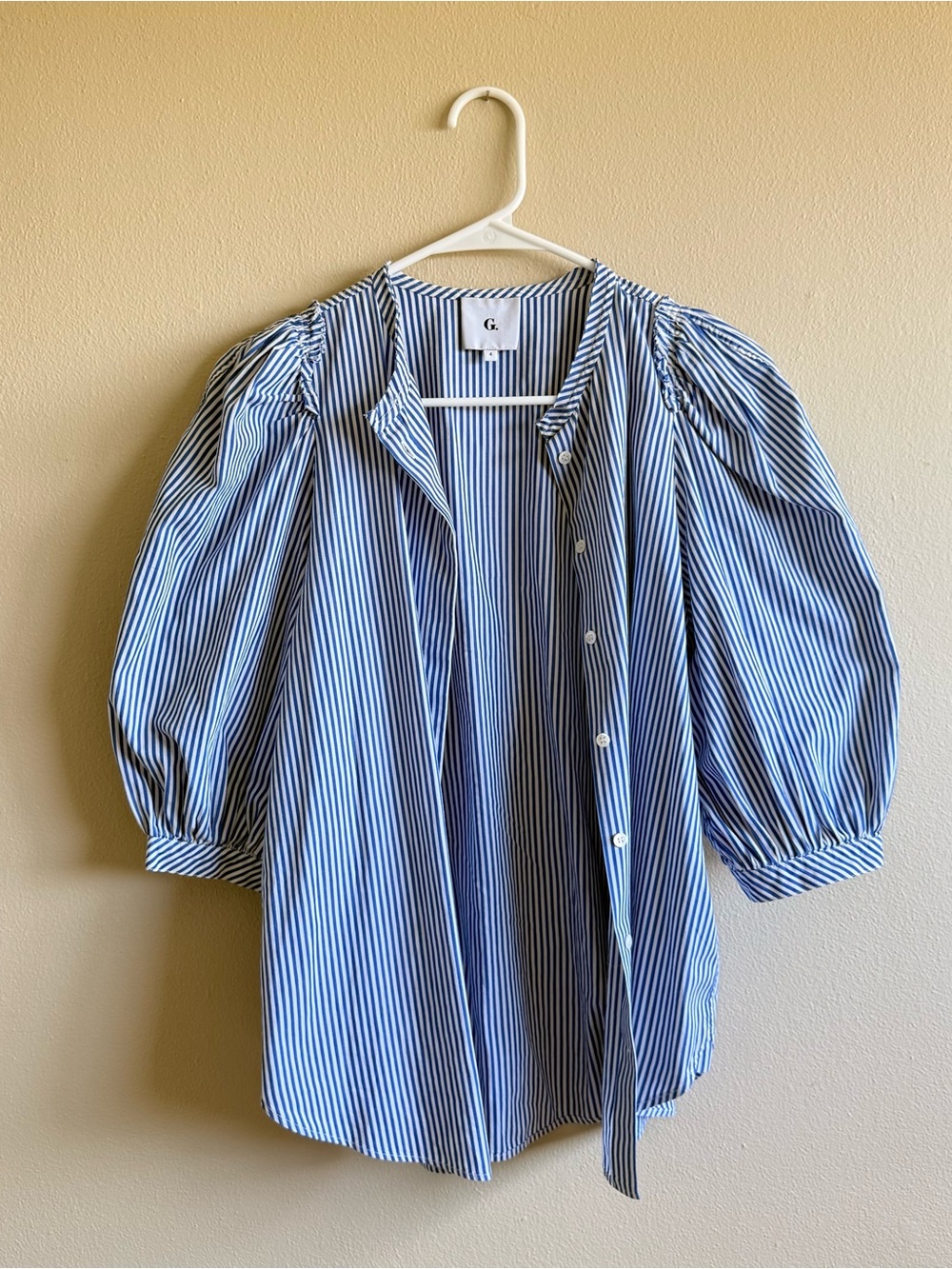 G Label Striped Puff Ruffle Blouse - Picture 3 of 11